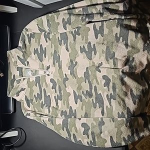 Camo fleece pullover
